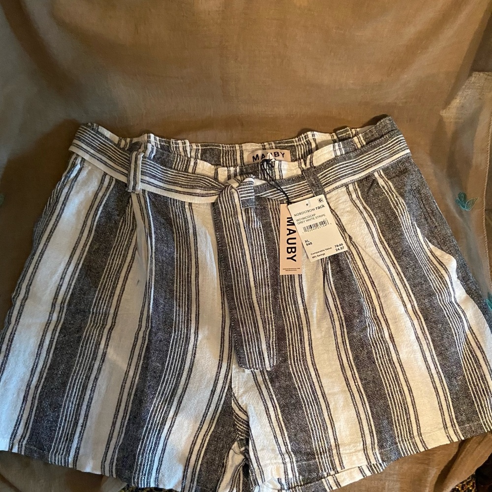 Nordstrom new Mauby shorts. Gray/white size XL. New.